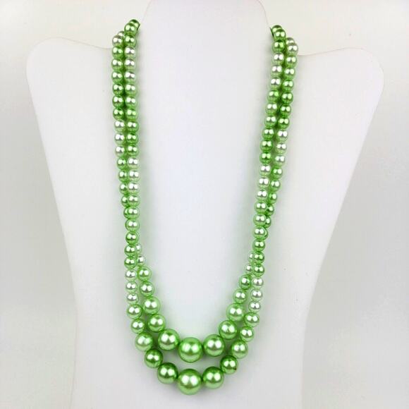 Vintage Light Soft Green Necklace Made in Japan Graduated Beads Two Strands 20in - Picture 1 of 11
